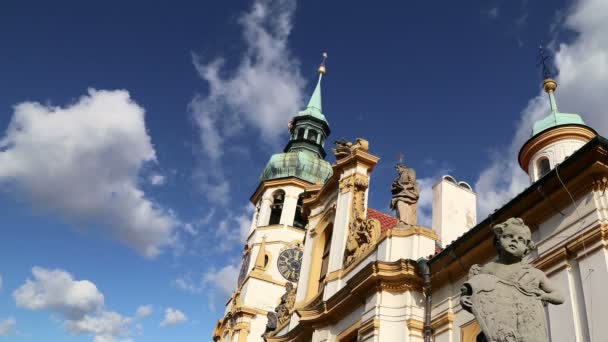 Loreta - una grande meta di pellegrinaggio a Hradcany, un quartiere di Praga, Repubblica Ceca — Video Stock